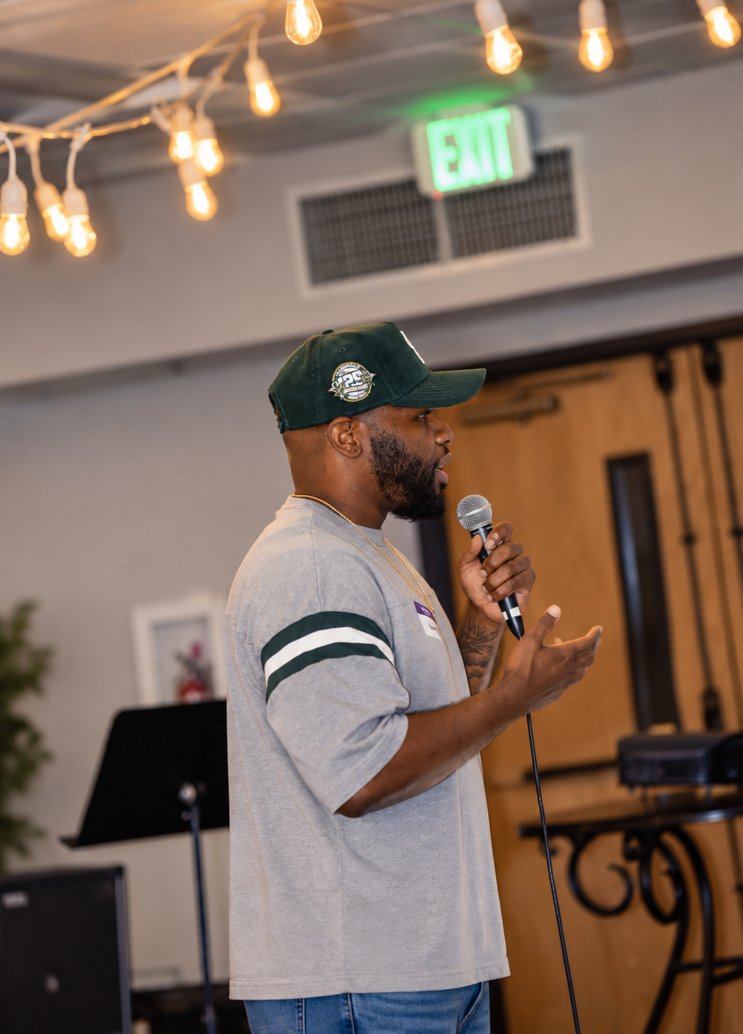 Karyle Barnes speaking to an audience